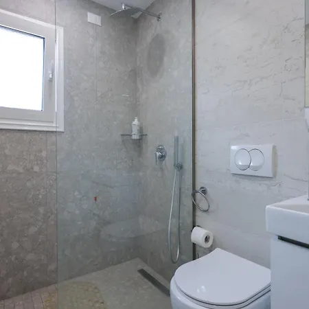 Beach Guesthouse 3*