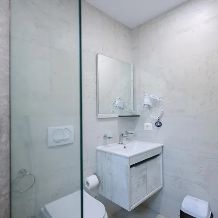 Beach Guesthouse 招待所 Durrës